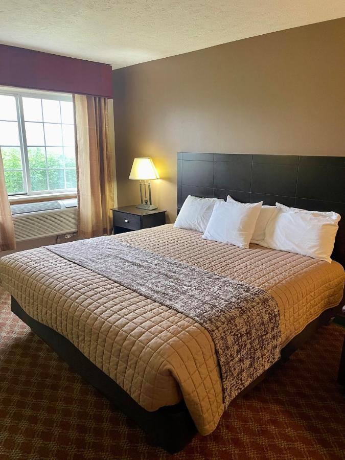 The Woodridge Inn Connersville Kültér fotó