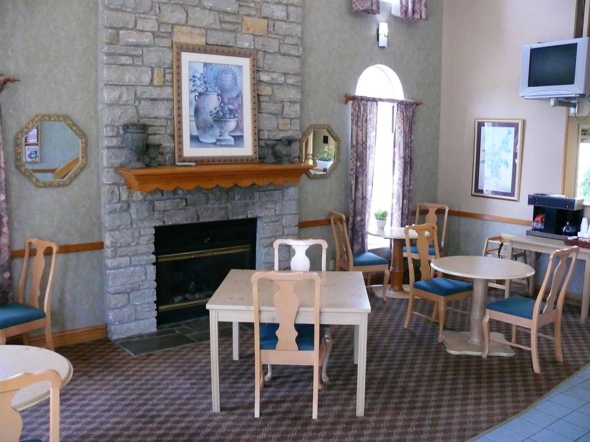 The Woodridge Inn Connersville Kültér fotó